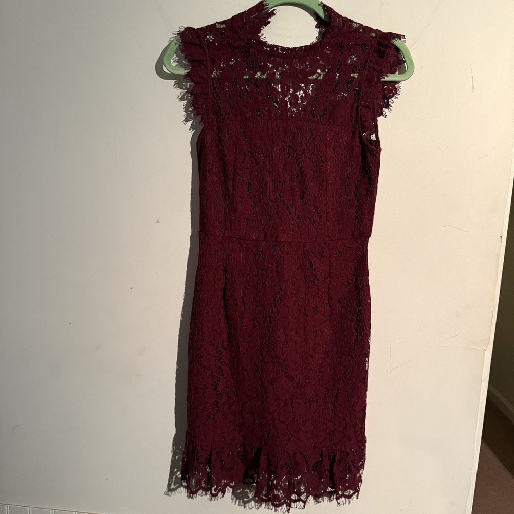 Storia Burgundy Lace‎ Dress Women's Medium Flutter Sleeve Sheath Scalloped Hem